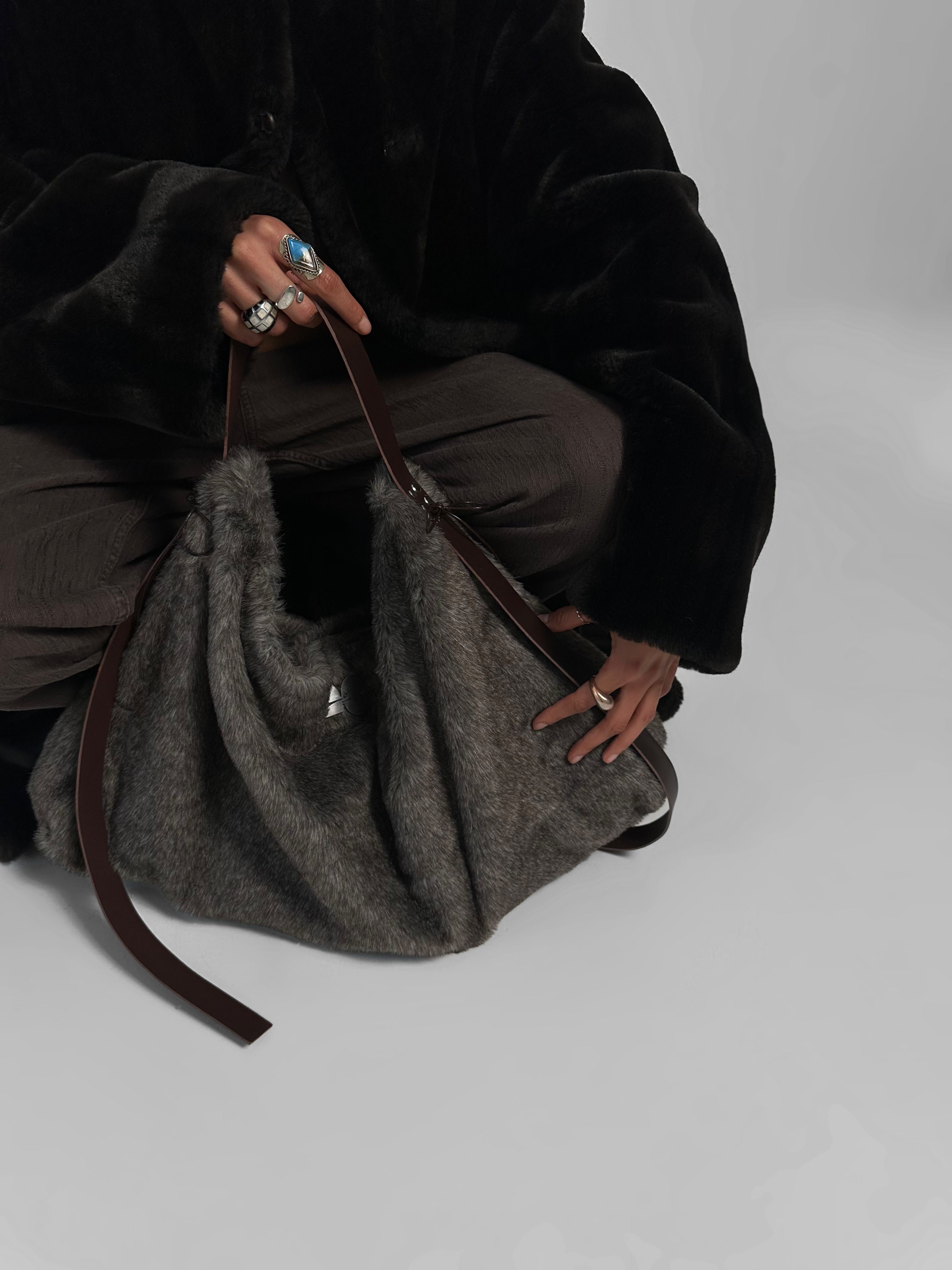 02.FAUX